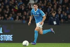 赌场内的“社交暗示”：同桌赌客的疯狂情绪如何通过“群体极化”影响你的理智。（赌桌上情绪的连锁反应：群体极化怎样让你在赌场失去理性）