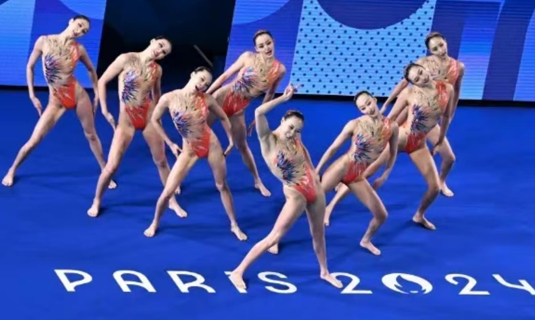 阿布扎比F1一练综述：诺里斯夺冠，维斯塔潘紧随其后，勒克莱尔居第三