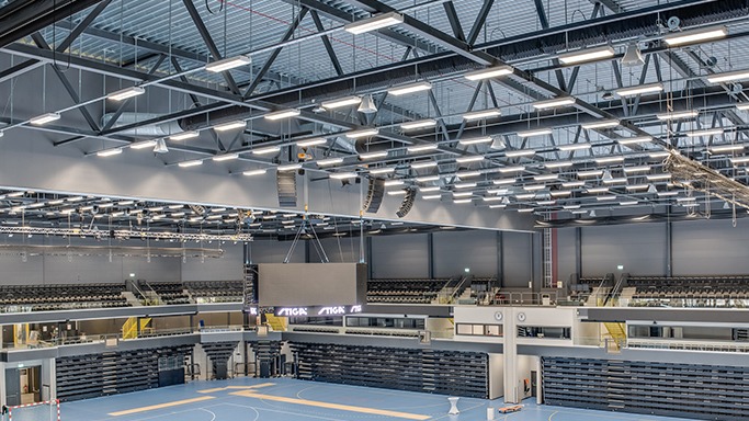 NBA｜詹皇压哨三分不中 湖人3分差惜负黄蜂